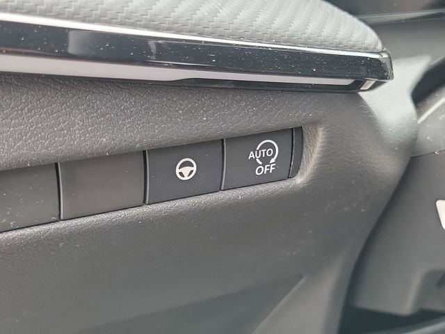New 2025 Nissan Kicks SR FWD image 7