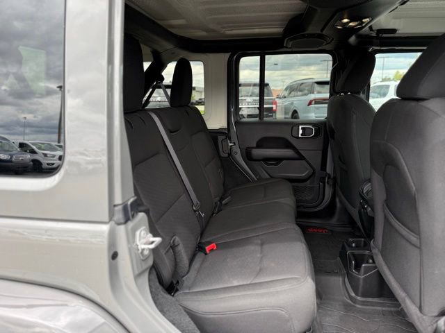 Used 2023 Jeep Wrangler Unlimited Sahara w/ Cold Weather Group AWD/4WD image 17
