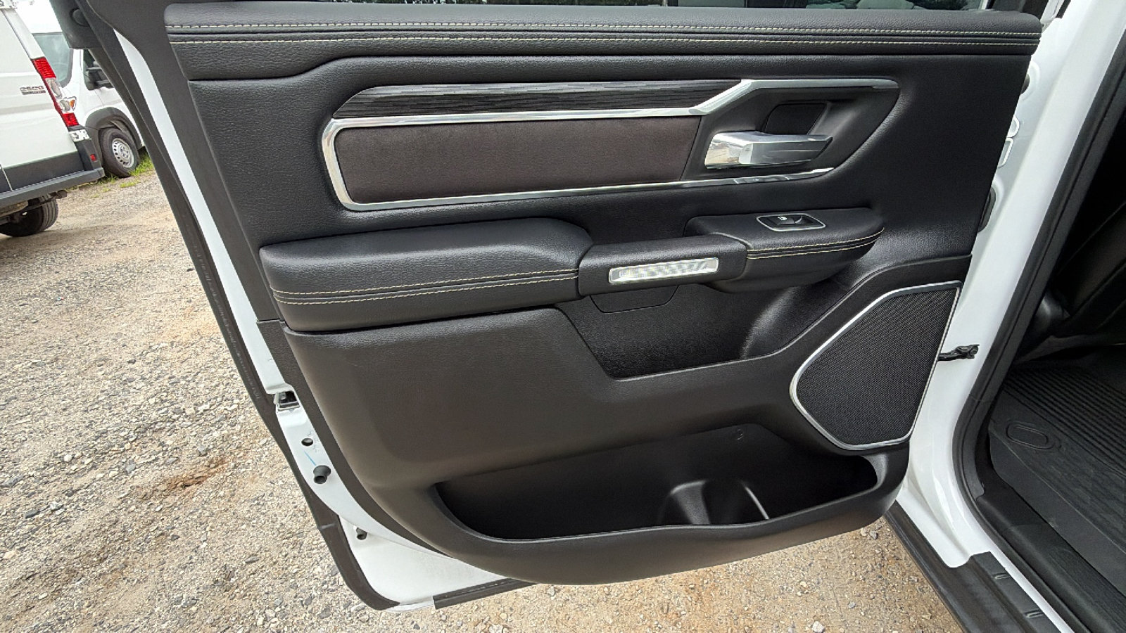 Used 2024 RAM 1500 Laramie AWD/4WD image 23