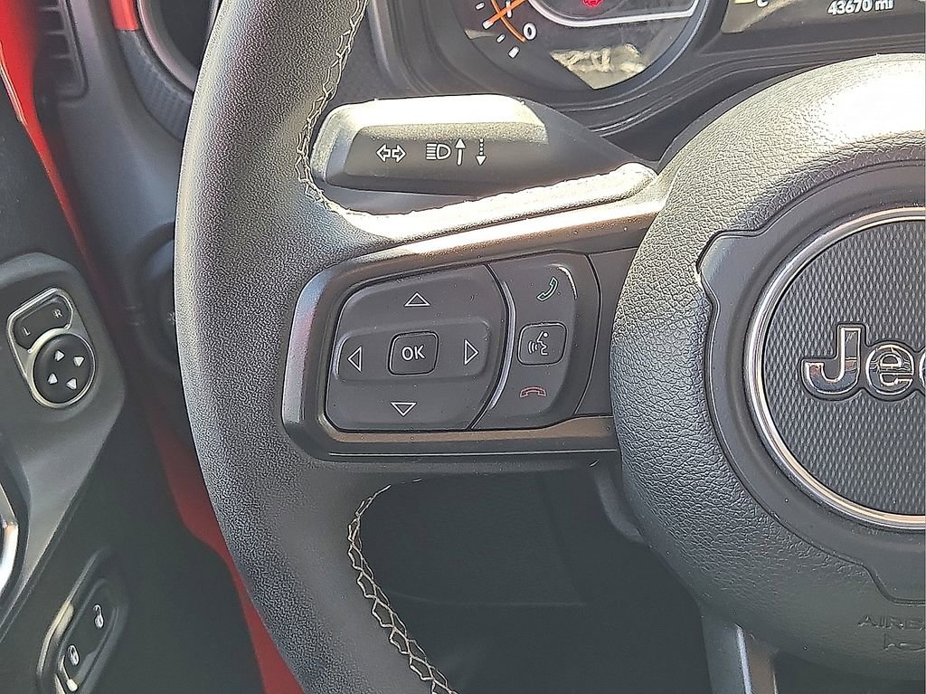 Used 2025 Jeep Wrangler Unlimited Rubicon AWD/4WD image 19