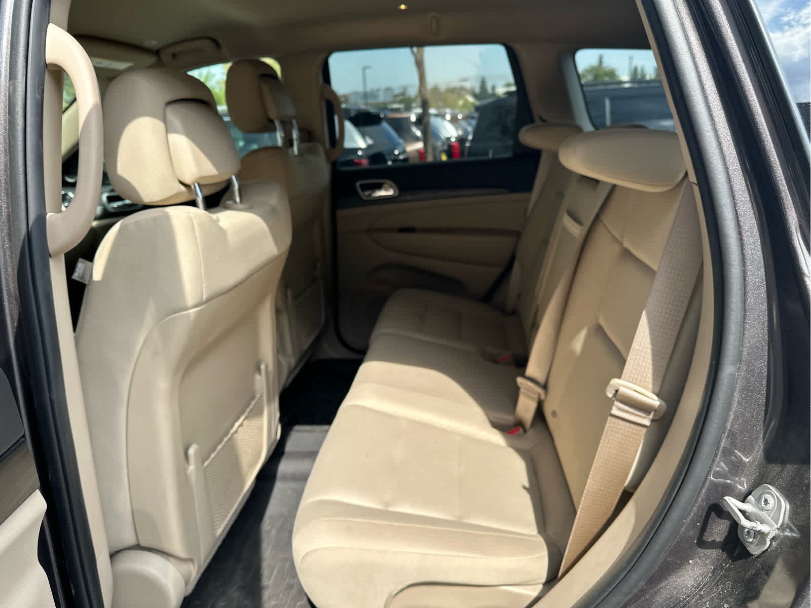 Used 2021 Jeep Grand Cherokee Laredo AWD/4WD image 6