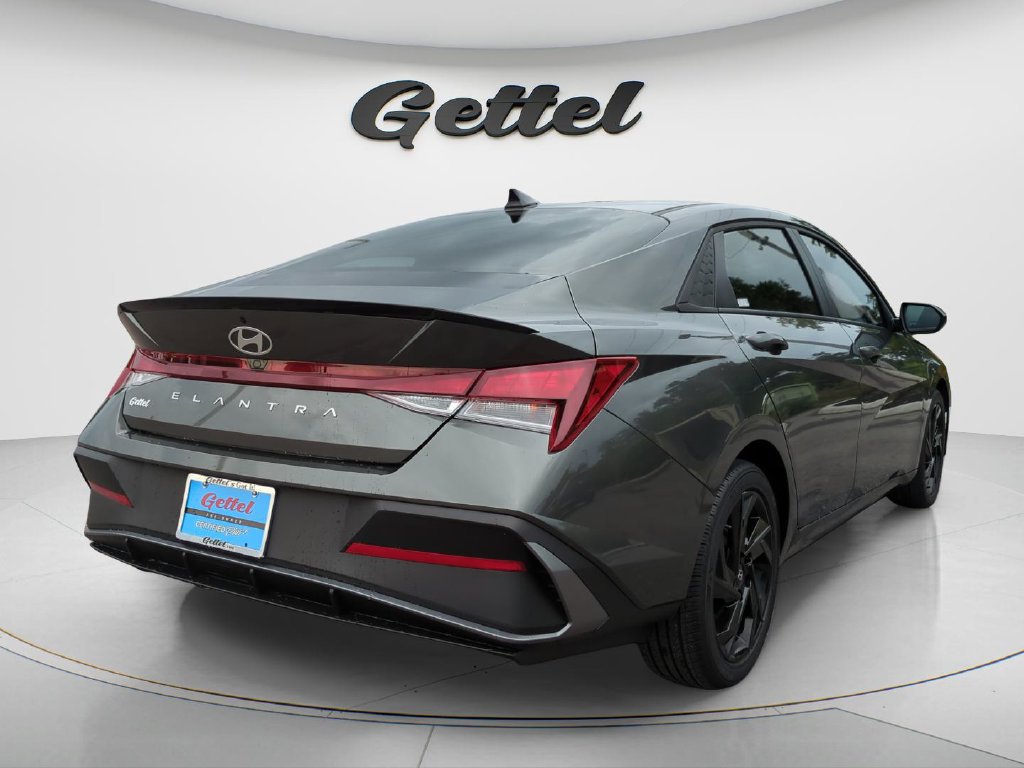 Certified 2026 Hyundai Elantra Sport FWD image 5