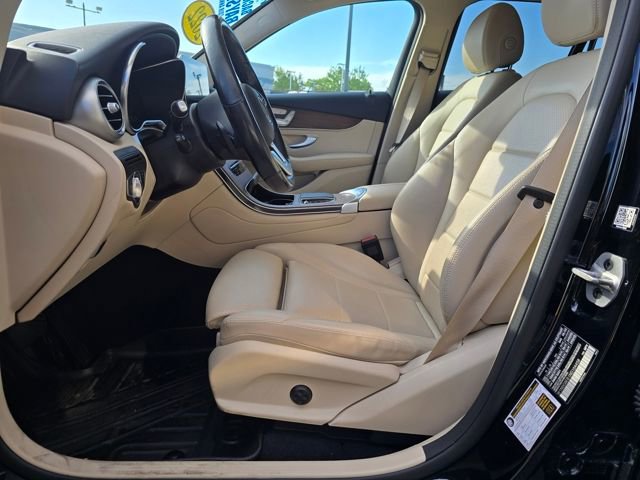 Used 2022 Mercedes-Benz GLC 300 4MATIC image 11