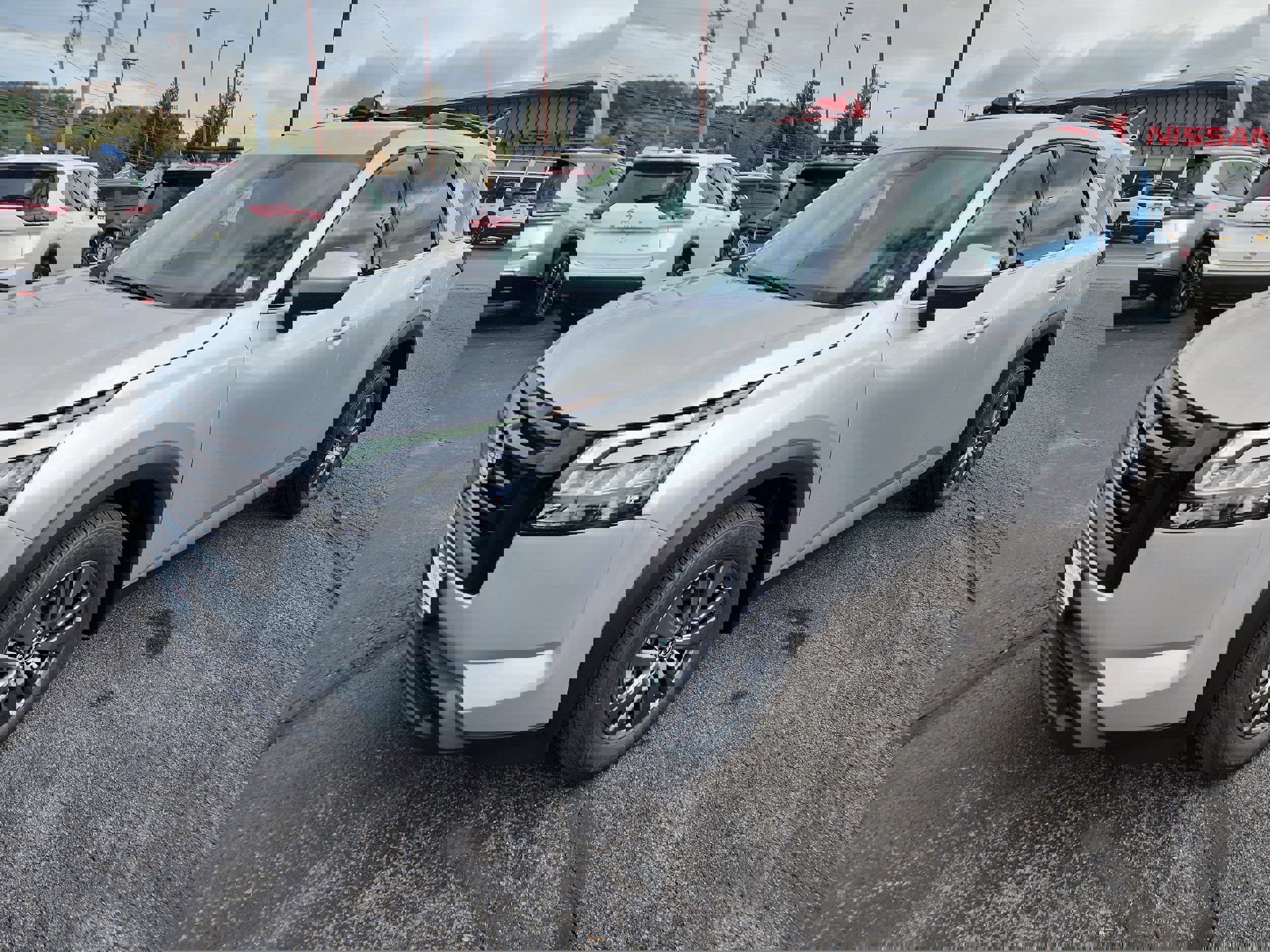 New 2025 Nissan Pathfinder SV w/ Black Appearance Package image 4