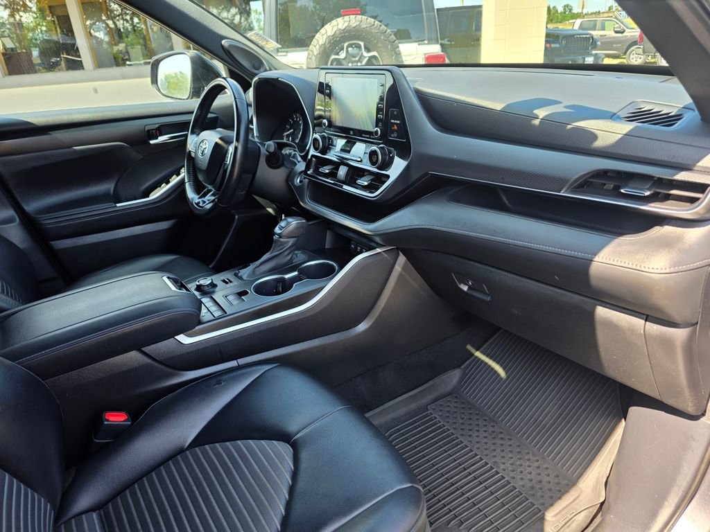 Used 2021 Toyota Highlander XSE image 32