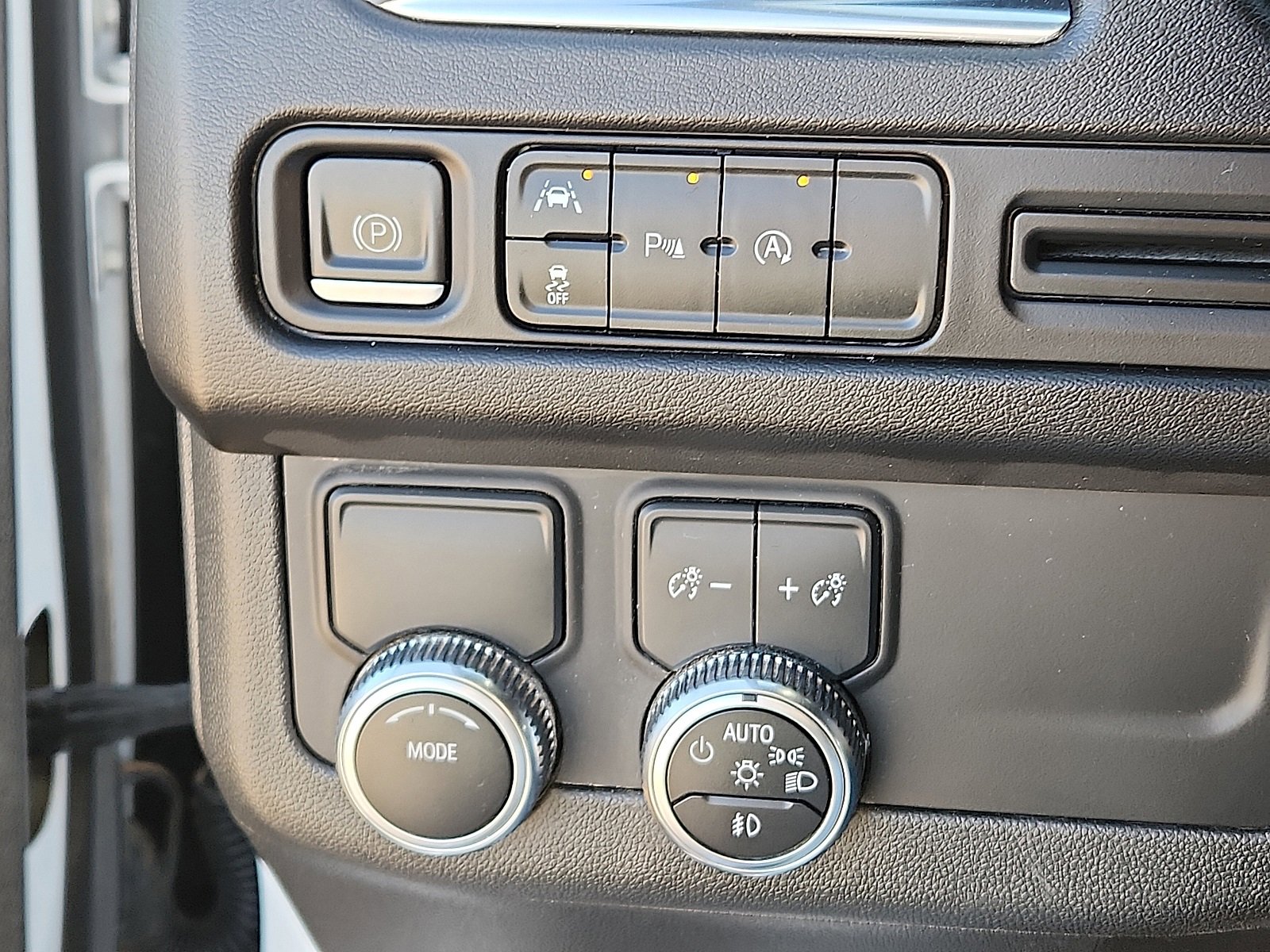 Used 2023 GMC Yukon XL SLT image 17