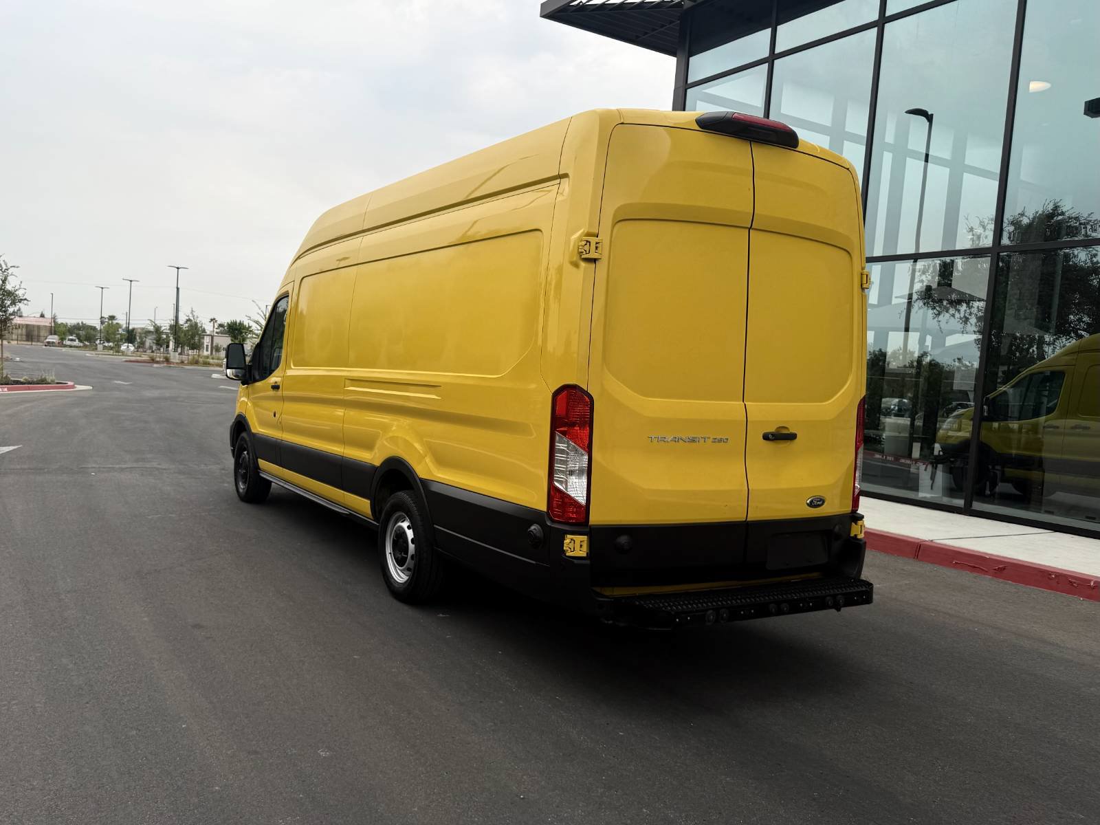 Used 2022 Ford Transit 250 148 High Roof Extended w/ Parcel Delivery Package RWD image 9
