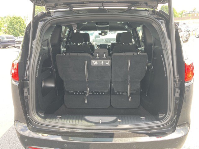Used 2020 Chrysler Pacifica Touring w/ Advanced Safetytec Group FWD image 7