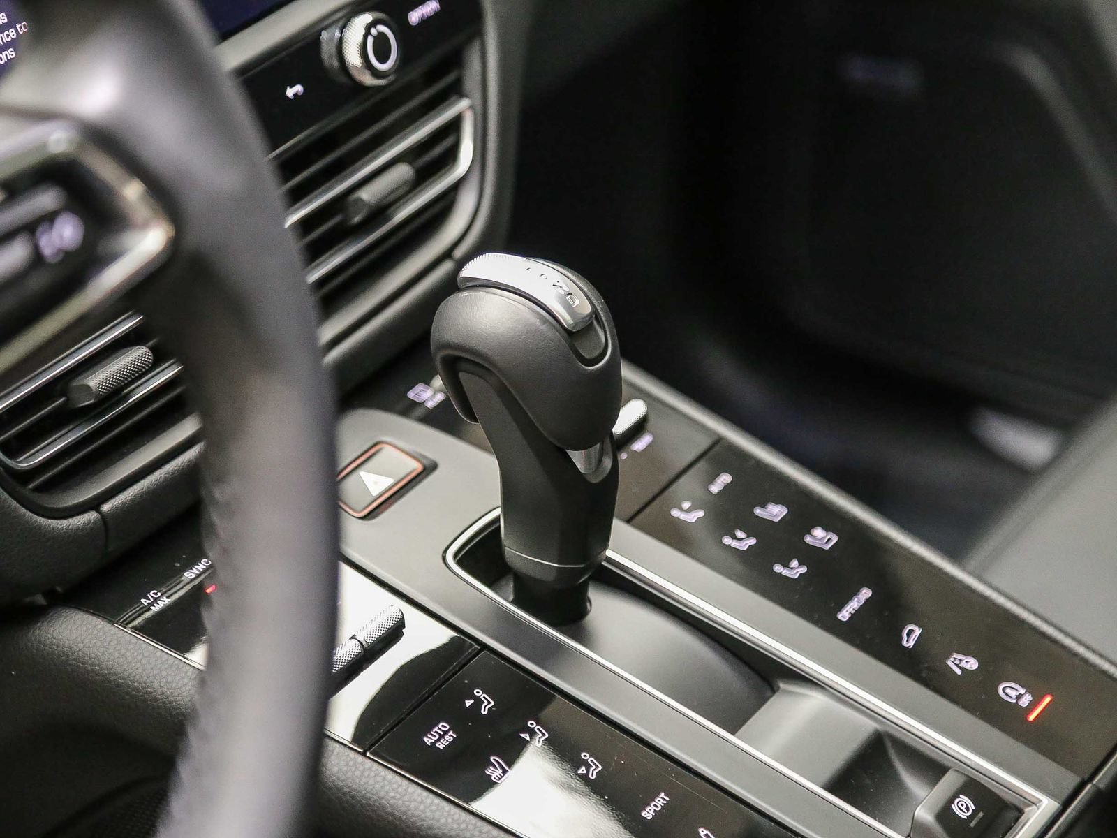 Certified 2025 Porsche Macan S AWD/4WD image 24