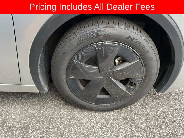Used 2025 Toyota Prius LE FWD image 9