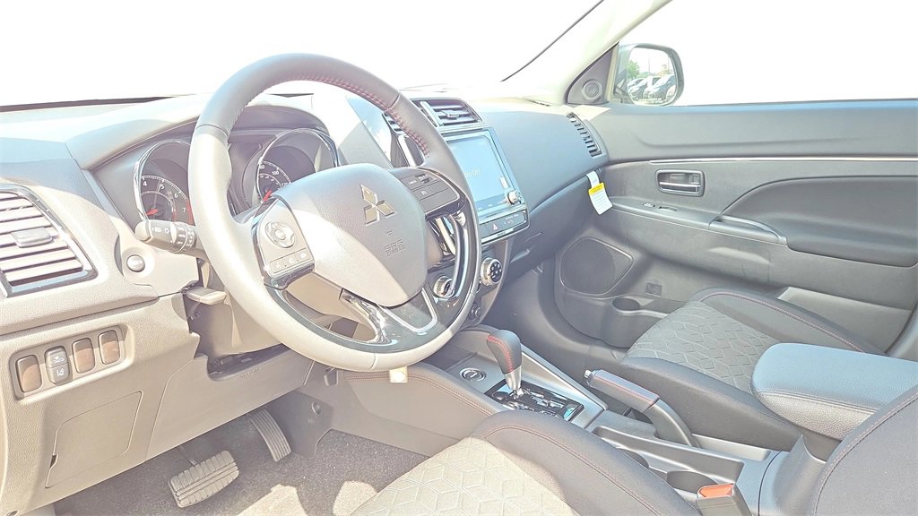 Used 2025 Mitsubishi Outlander Sport LE image 25