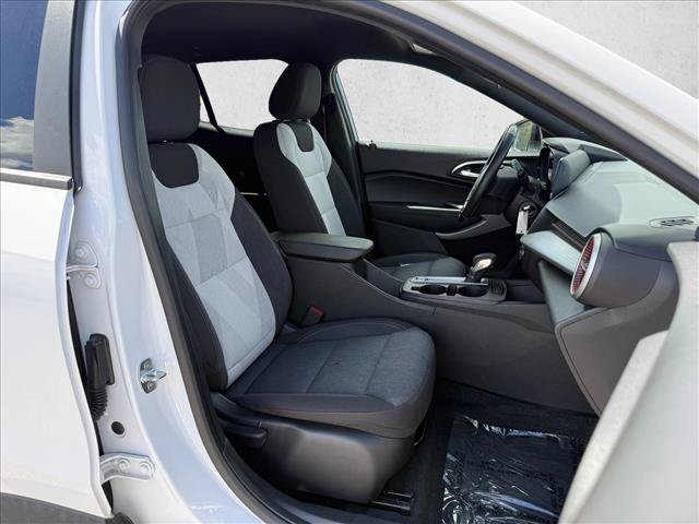 Used 2024 Chevrolet Trax RS w/ Driver Confidence Package FWD image 13