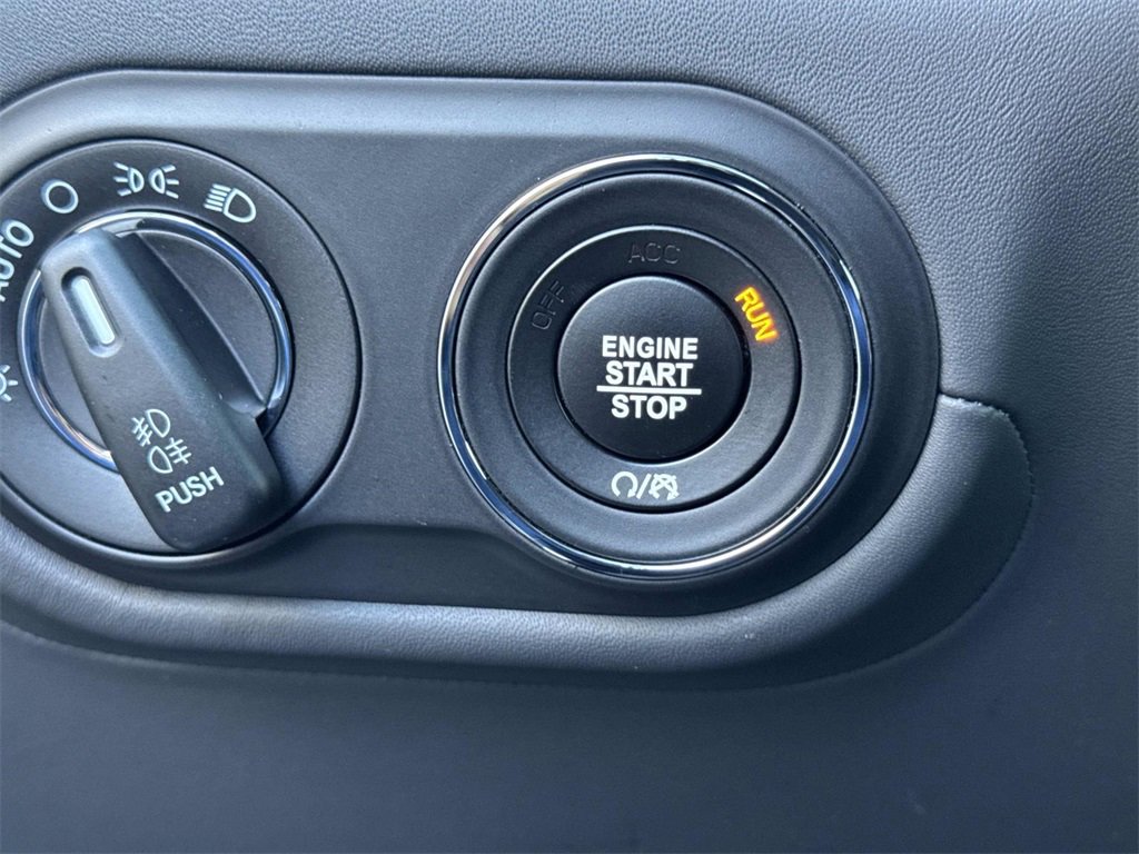 Used 2023 Maserati Levante GT image 29