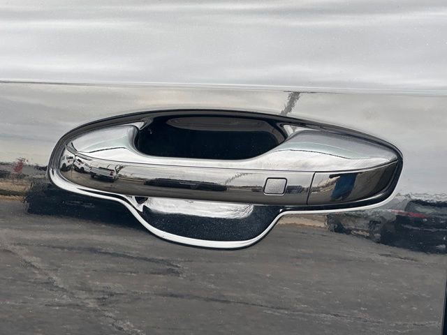 Used 2025 Kia Sorento S image 13