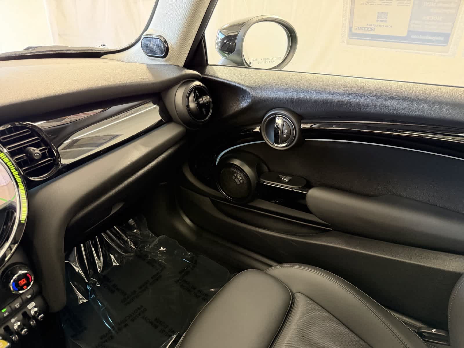 Used 2024 MINI Cooper SE FWD image 25