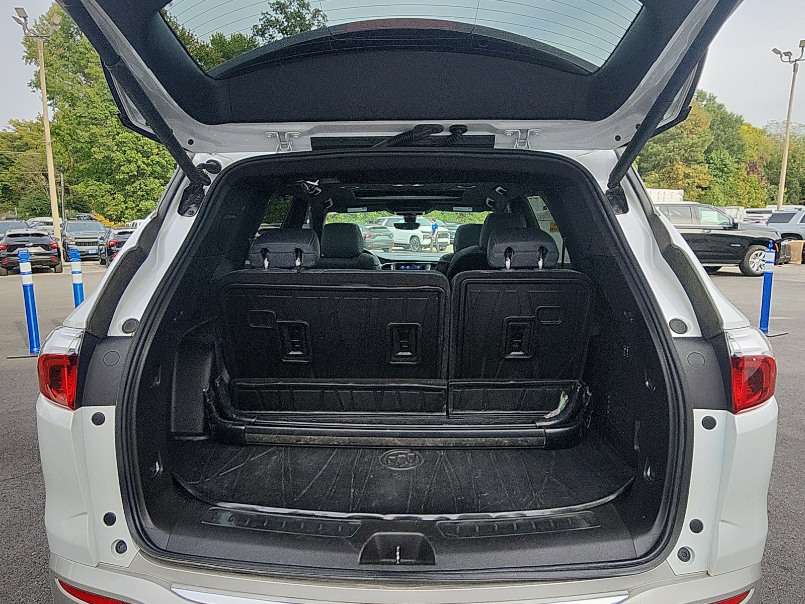 Used 2022 Buick Enclave Premium w/ Experience Buick Package AWD/4WD image 26