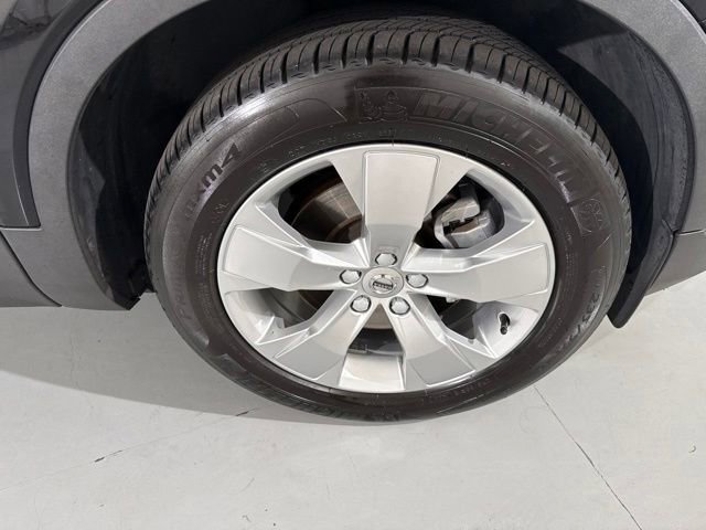 Used 2022 Volvo XC40 T5 Momentum AWD/4WD image 16