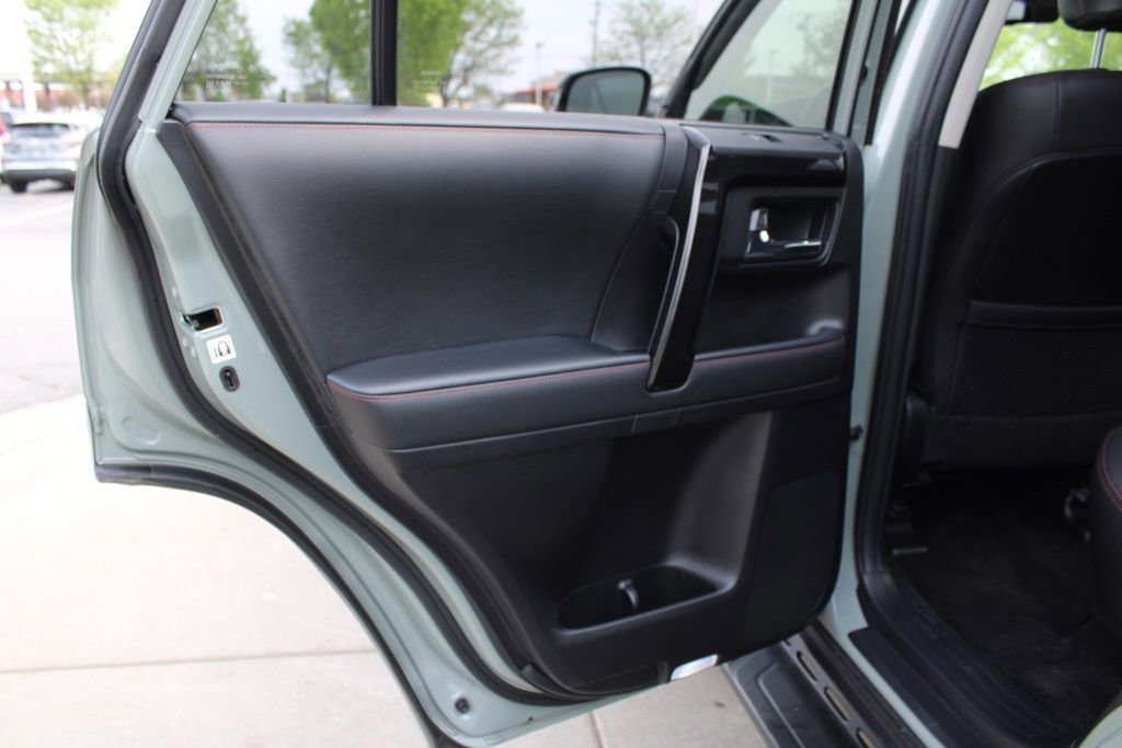 Used 2022 Toyota 4Runner TRD Off-Road Premium w/ Moonroof Package AWD/4WD image 26