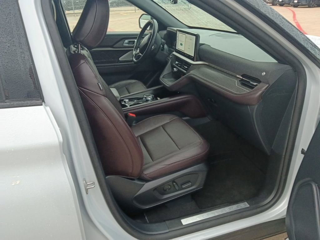 Used 2025 Ford Explorer Platinum w/ LUX Leather Package image 9