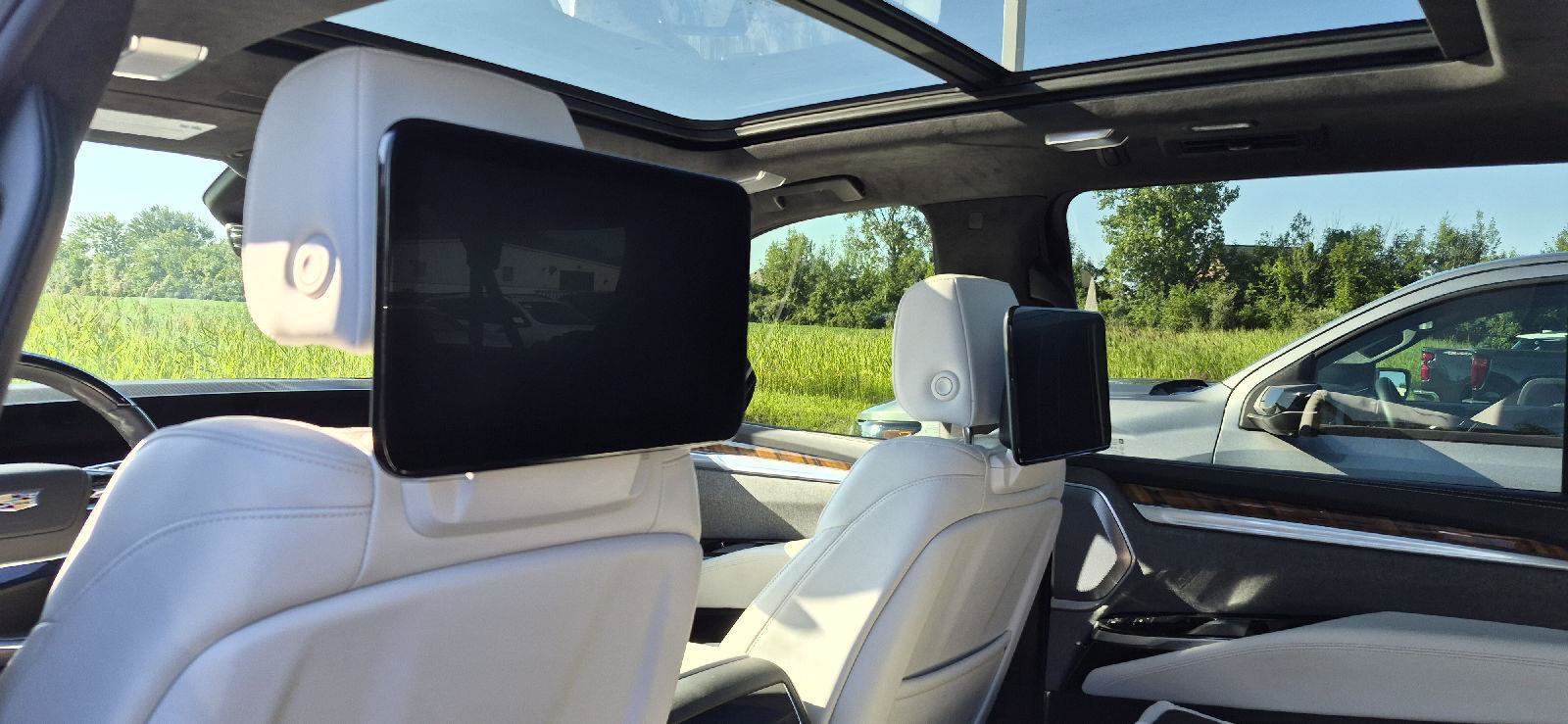 Used 2025 Cadillac Escalade ESV Sport Platinum w/ LPO, Floor Liner Package AWD/4WD image 9