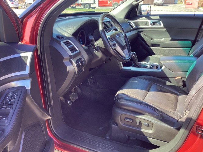 Used 2015 Ford Explorer XLT w/ Equipment Group 202B image 4