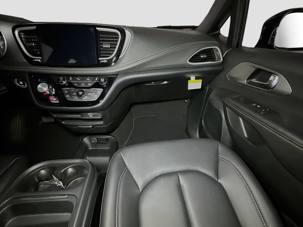 New 2027 Chrysler Pacifica Select FWD image 28