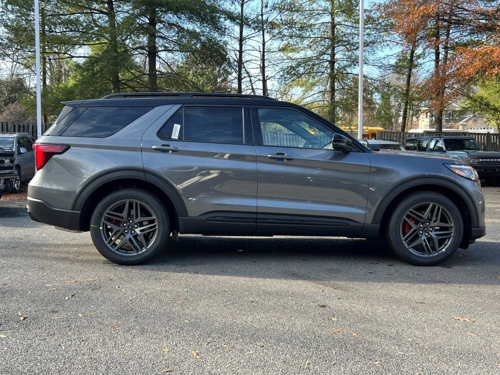 New 2026 Ford Explorer ST image 3
