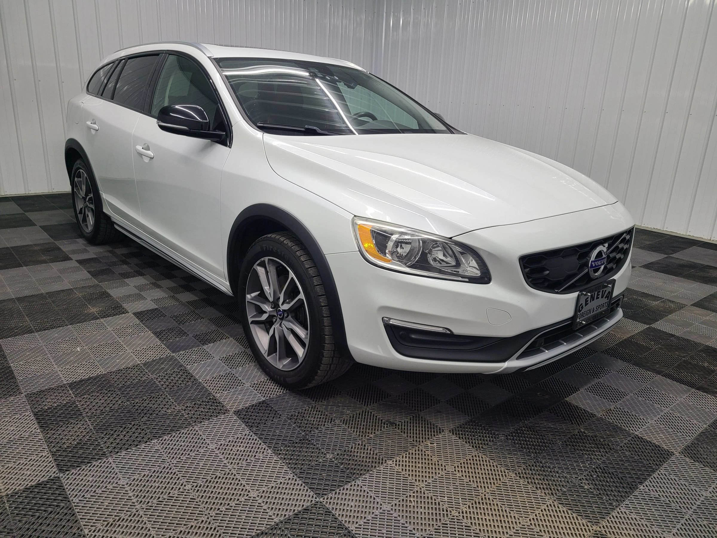 Used 2018 Volvo V60 T5 Cross Country w/ Convenience Package AWD/4WD image 4
