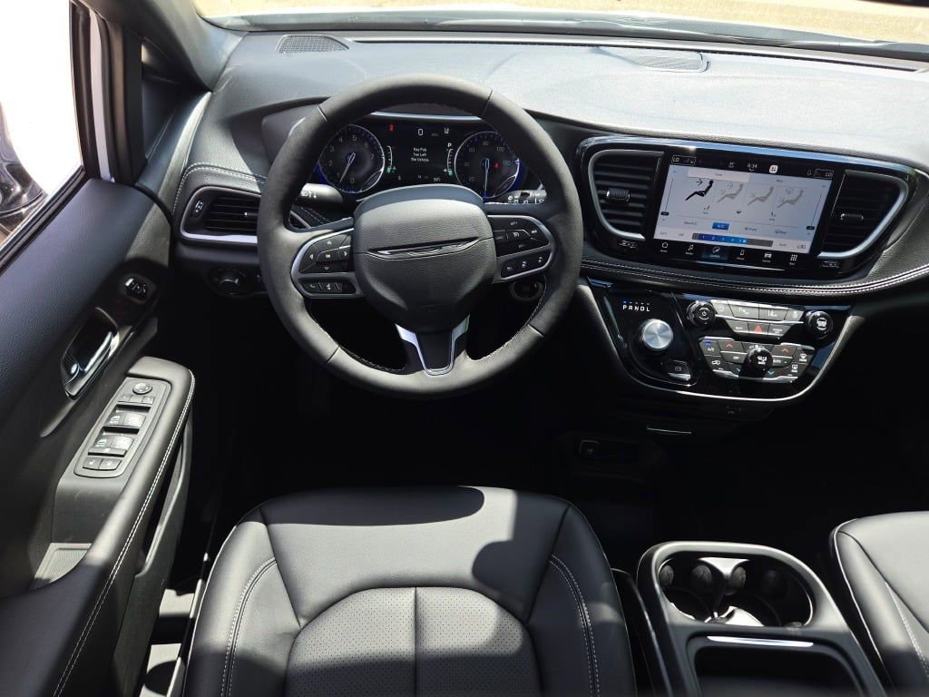 New 2027 Chrysler Pacifica Select AWD/4WD image 21