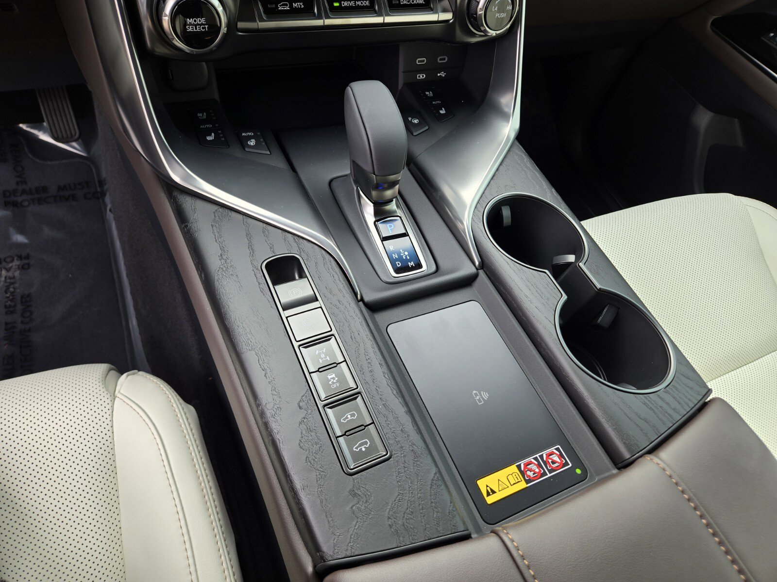 New 2026 Lexus LX 700h Luxury image 13