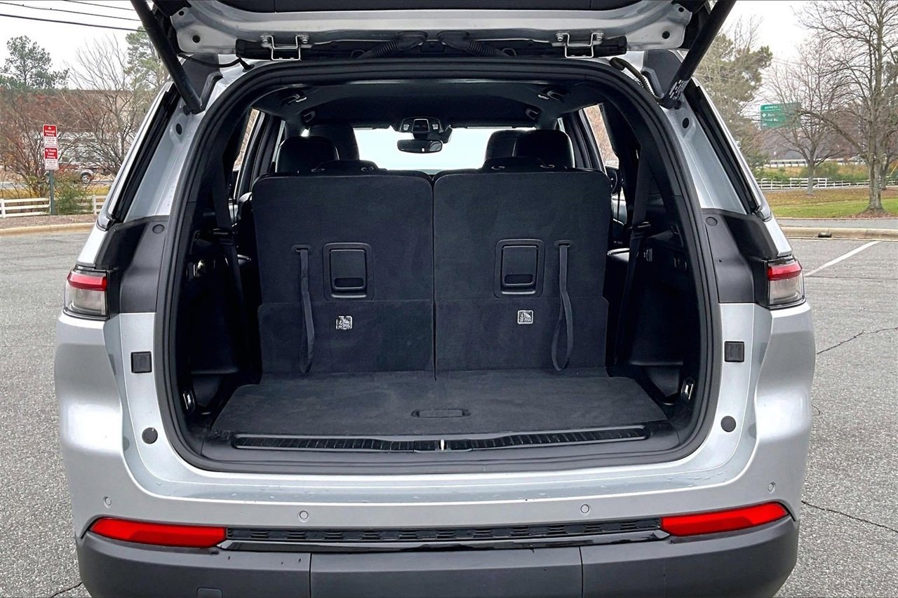 Certified 2024 Jeep Grand Cherokee L Laredo image 23