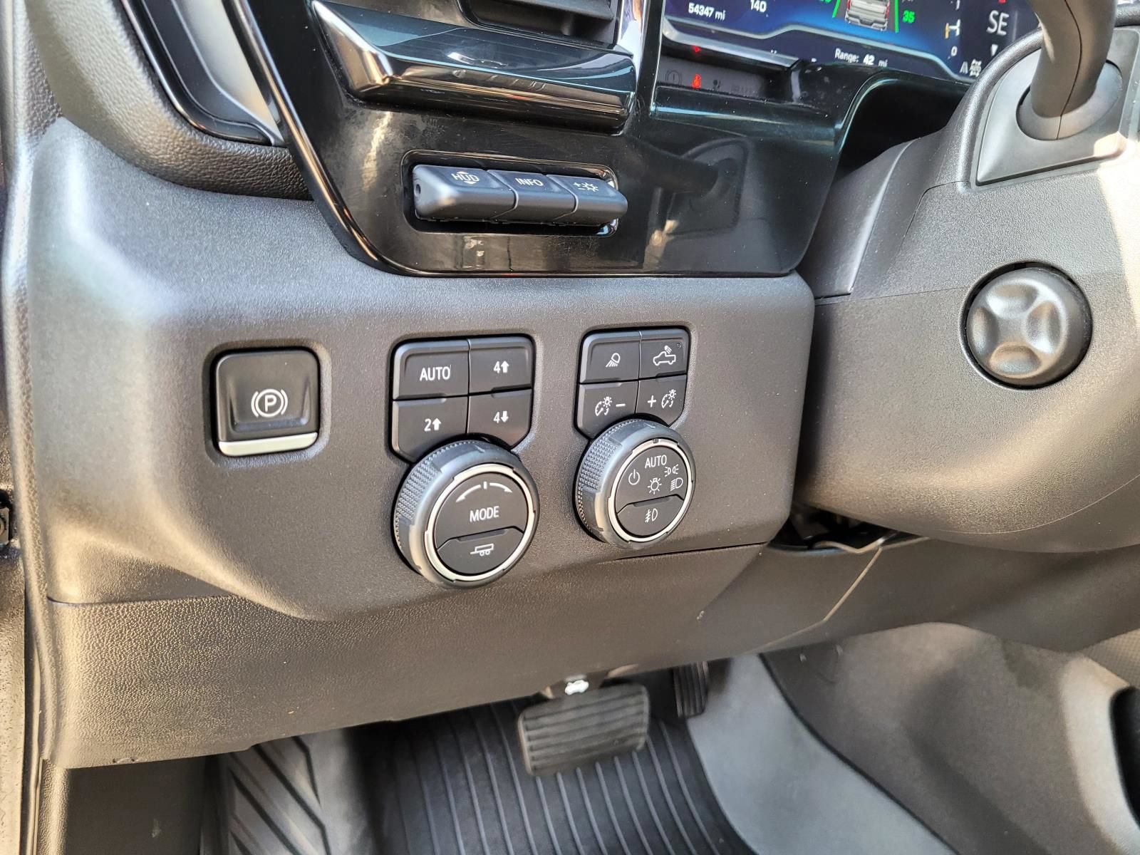 Used 2022 Chevrolet Silverado 1500 ZR2 w/ Technology Package AWD/4WD image 23
