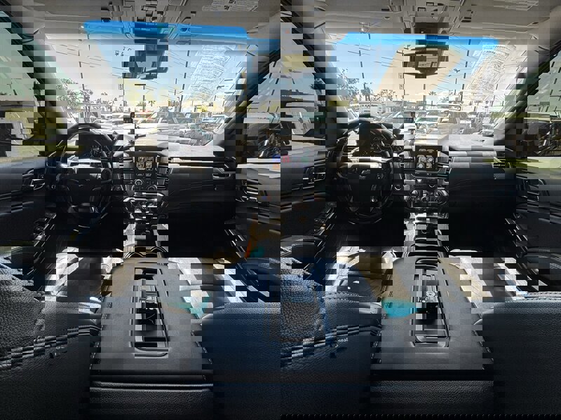 Used 2019 Chevrolet Suburban LT w/ Luxury Package image 21