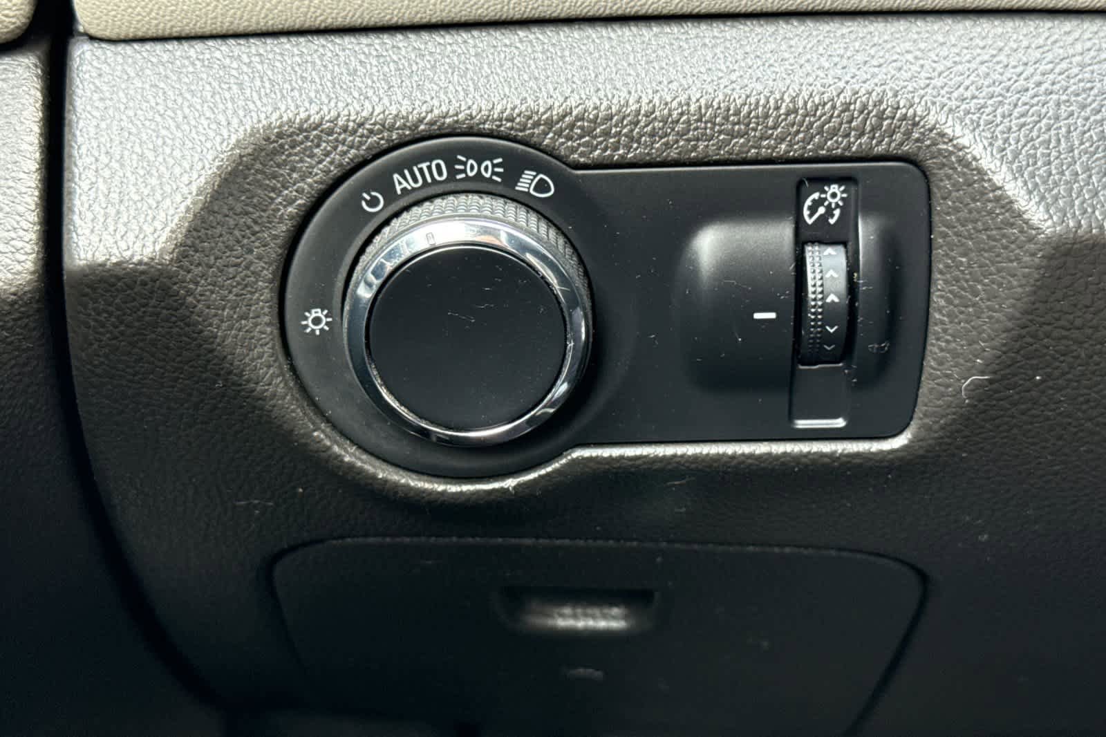 Used 2011 Chevrolet Cruze LT image 29