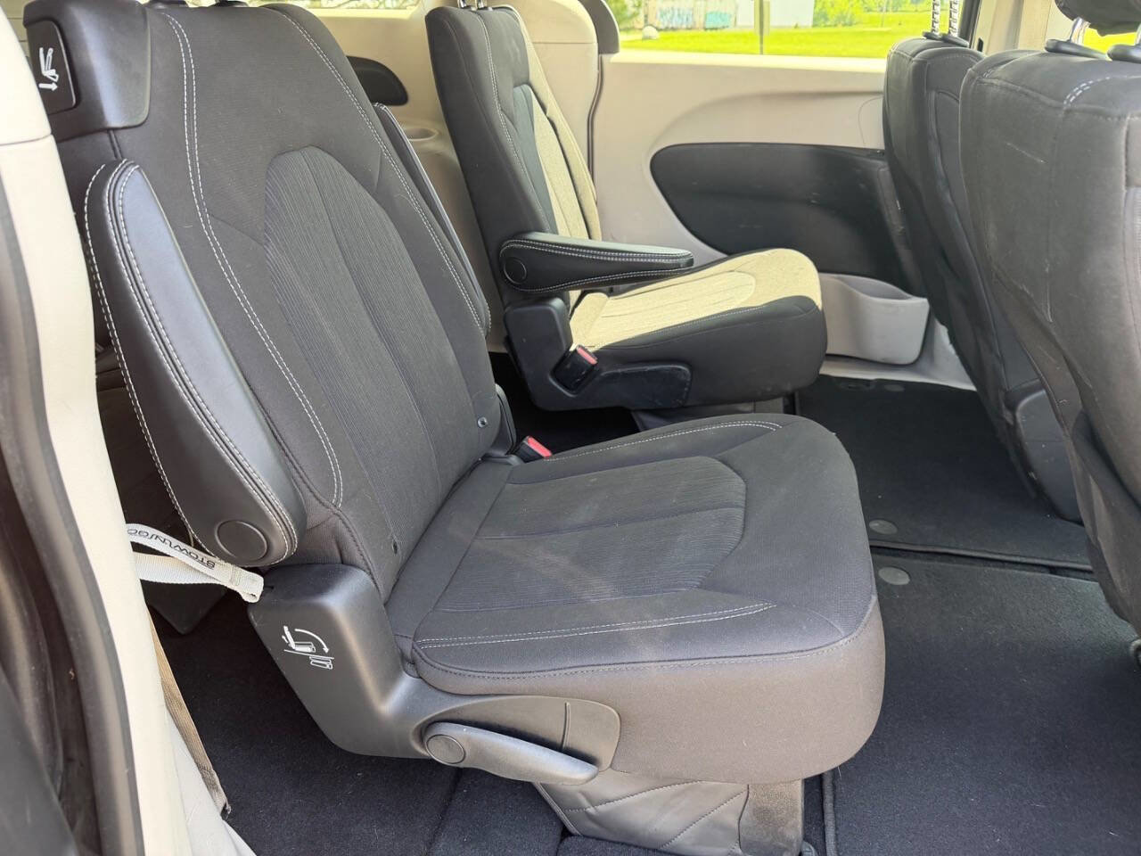 Used 2021 Chrysler Voyager LX FWD image 13