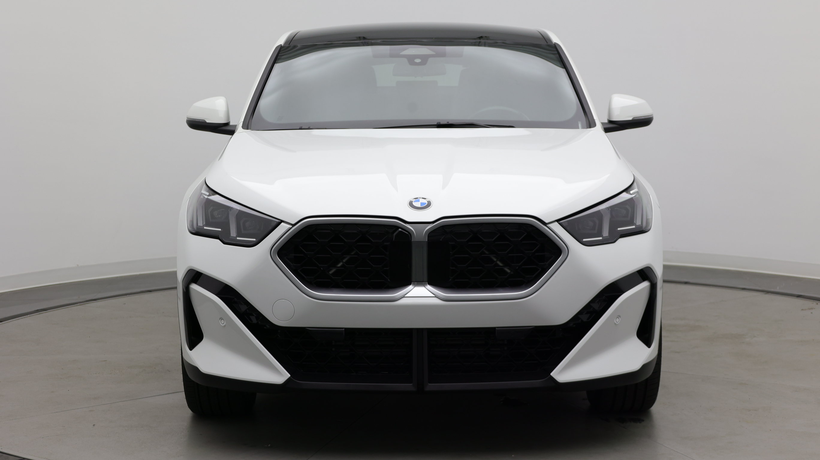 Used 2026 BMW X2 xDrive28i AWD/4WD image 2