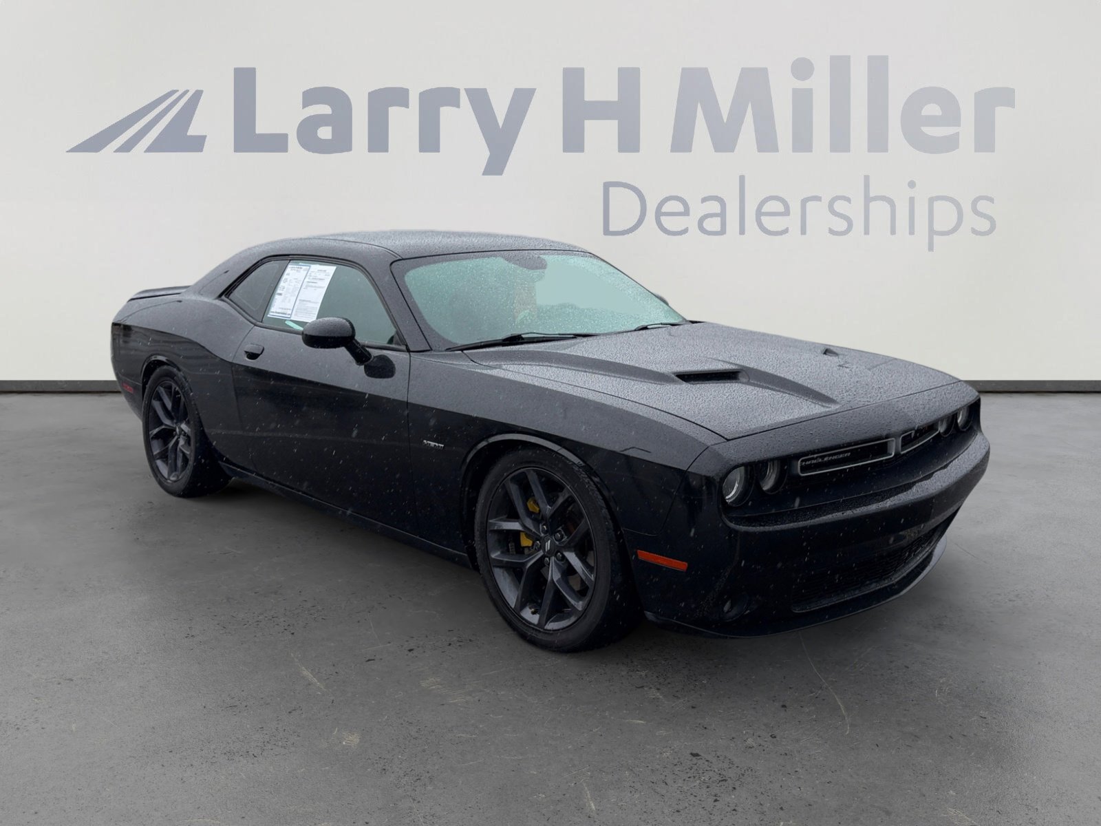 Used 2018 Dodge Challenger R/T RWD image 8