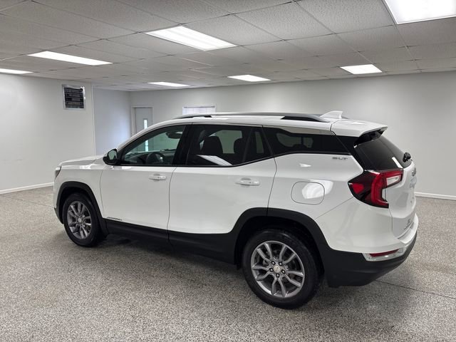 Used 2024 GMC Terrain SLT image 5