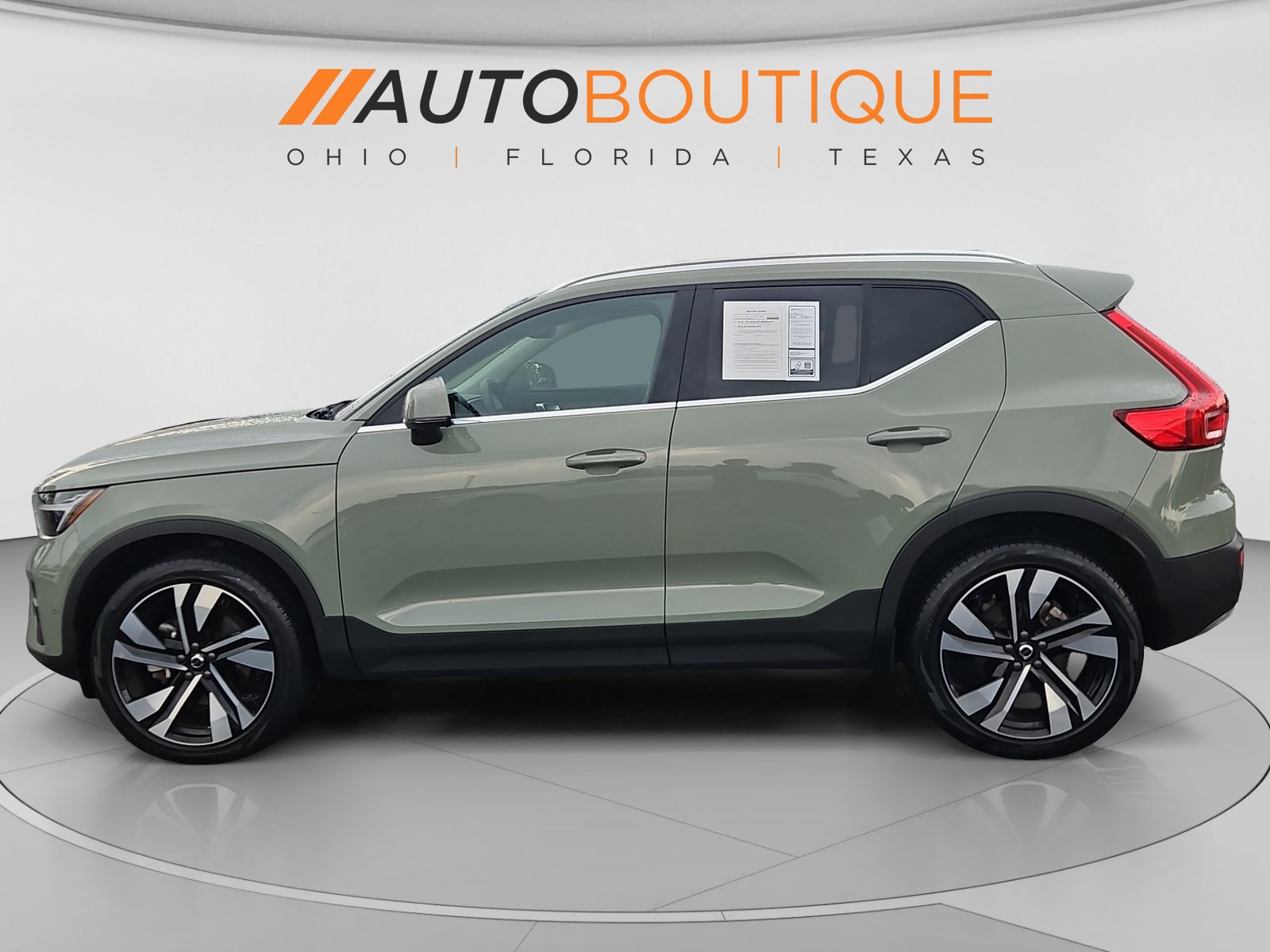 Used 2024 Volvo XC40 B5 Plus w/ Climate Package AWD/4WD image 2