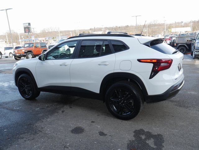 Used 2025 Chevrolet Trax ACTIV w/ Sunroof Package image 10