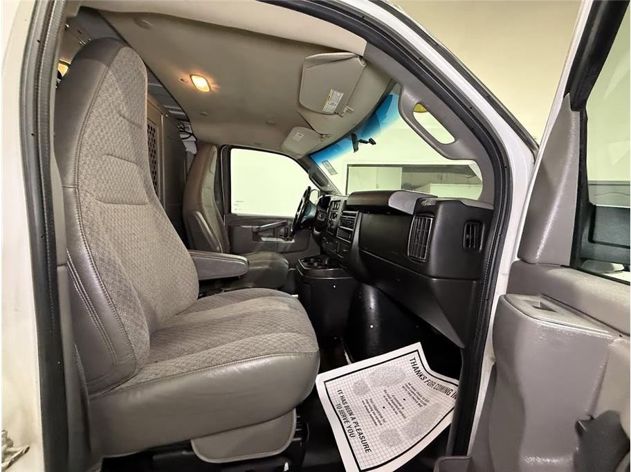 Used 2017 Chevrolet Express 2500 image 19