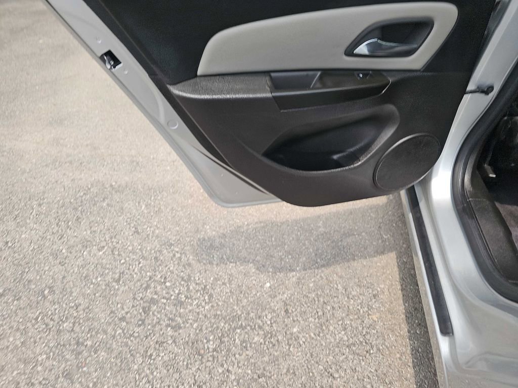 Used 2011 Chevrolet Cruze LS image 43