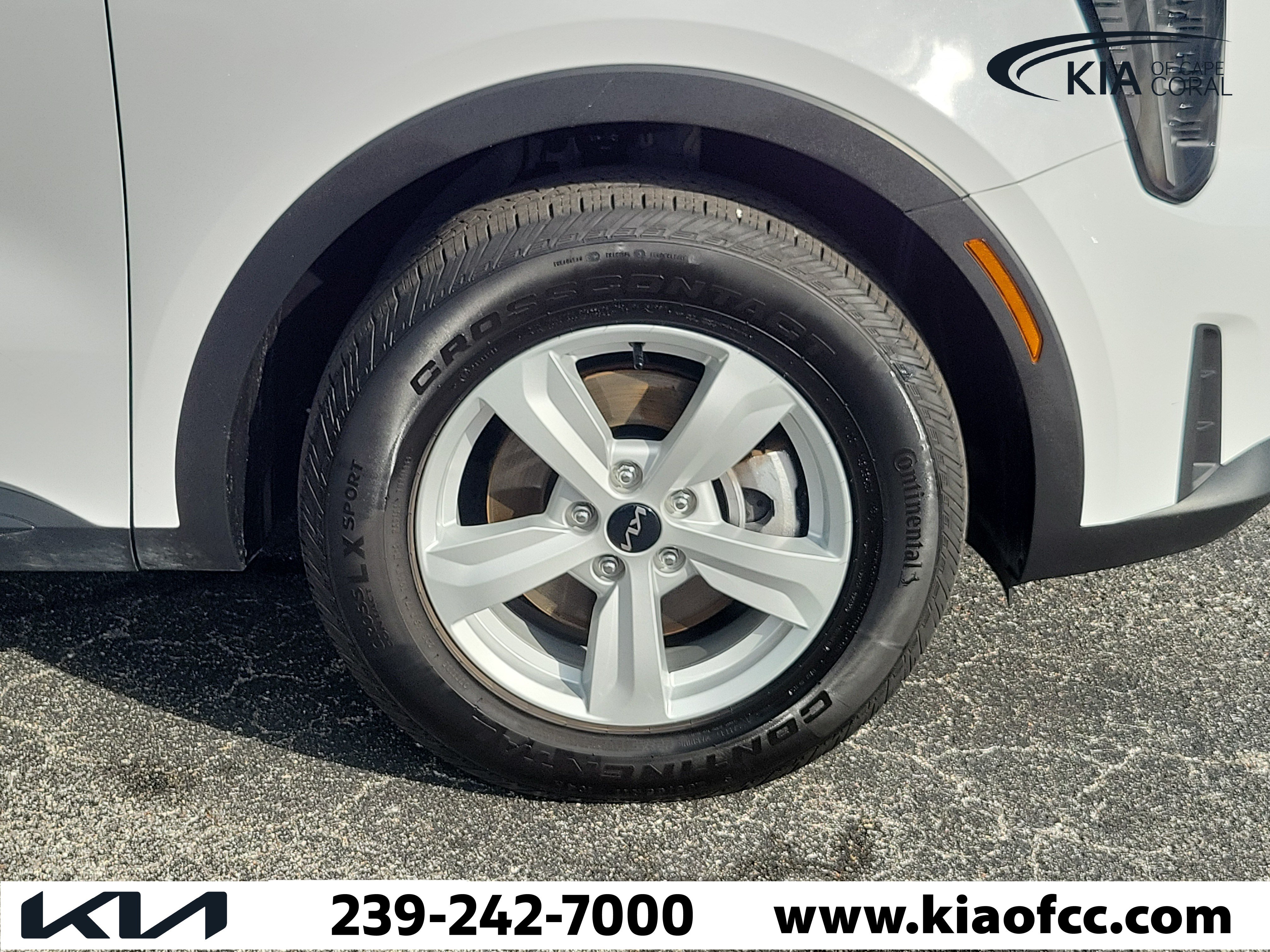 Used 2025 Kia Sorento LX FWD image 7
