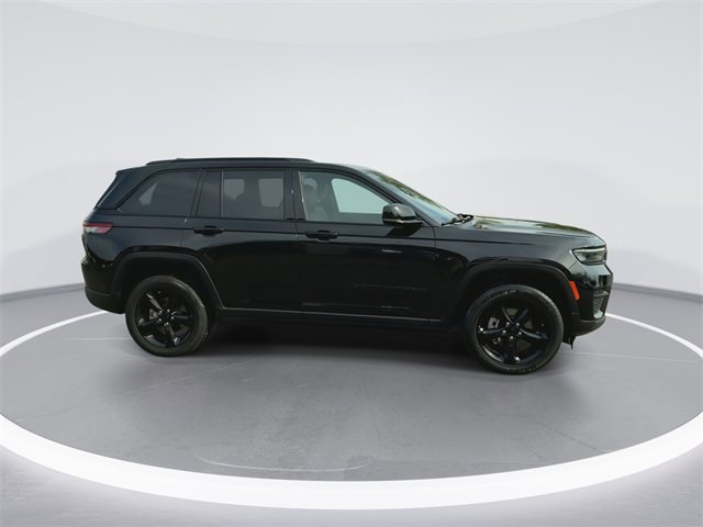 Used 2023 Jeep Grand Cherokee Altitude image 9