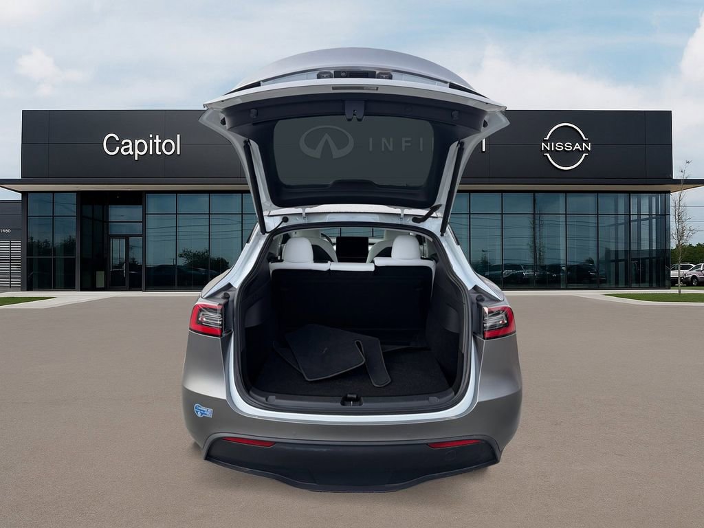 Used 2020 Tesla Model Y Long Range image 9