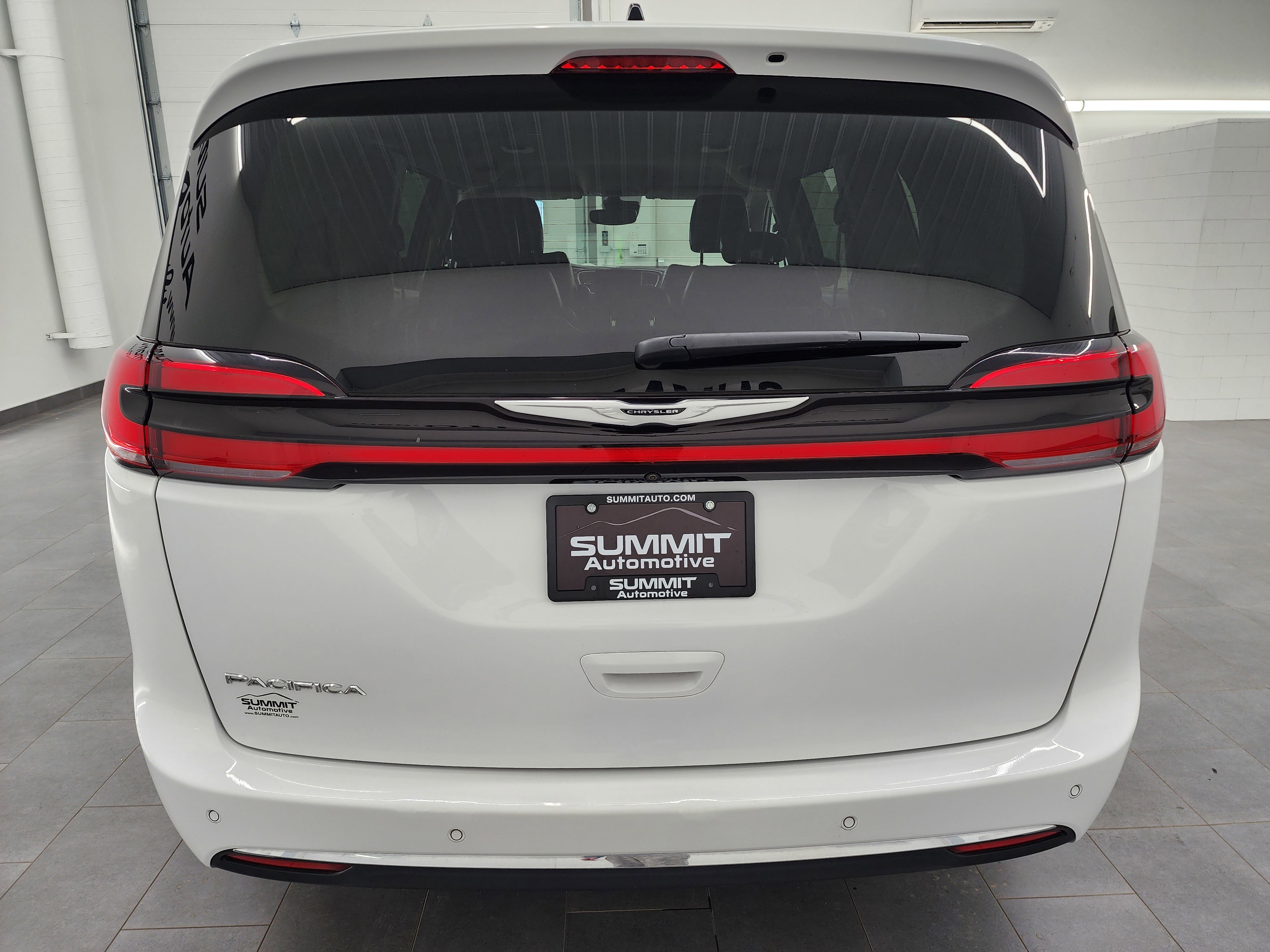Used 2024 Chrysler Pacifica Touring-L image 26
