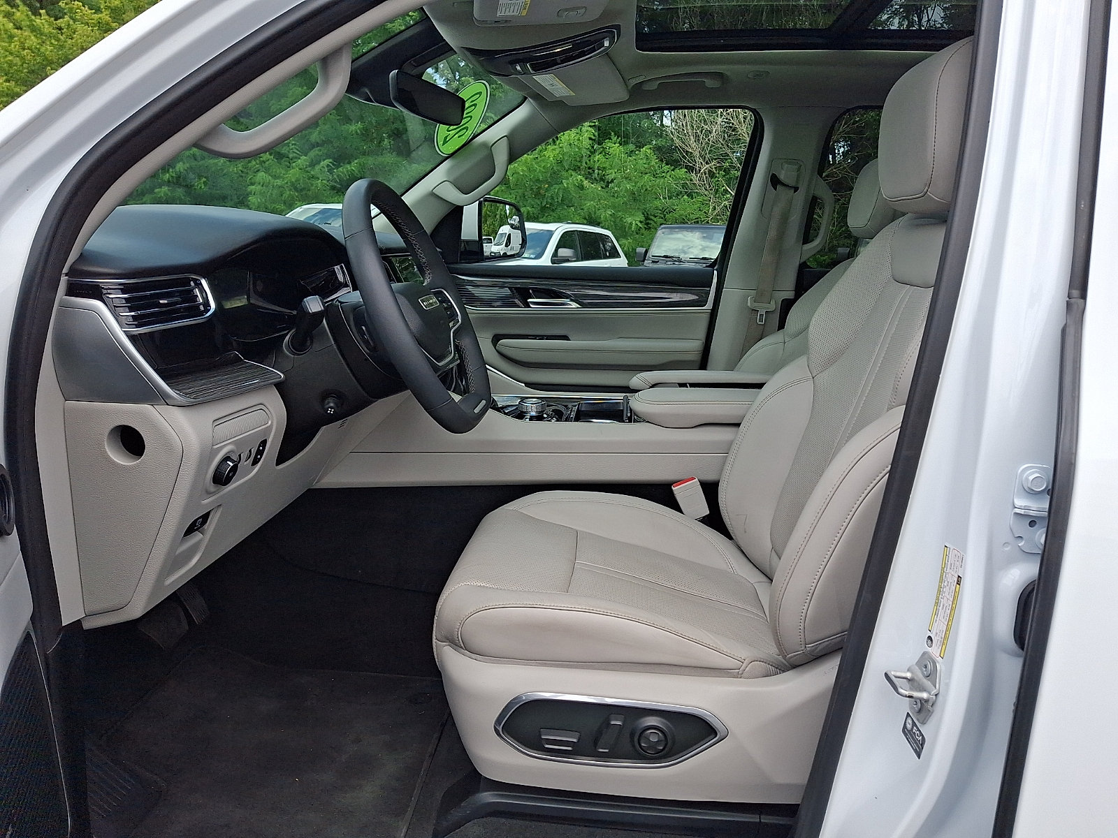Used 2022 Jeep Wagoneer Series II w/ Premium Group I AWD/4WD image 14