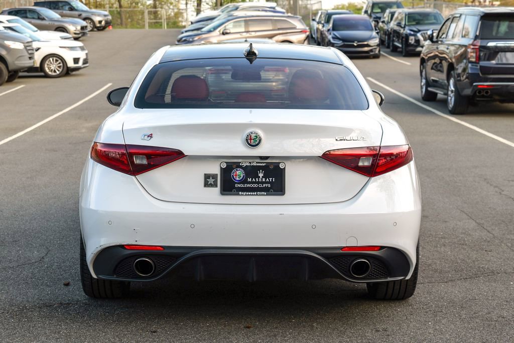 Used 2017 Alfa Romeo Giulia Ti w/ TI 19" Sport Package AWD/4WD image 6