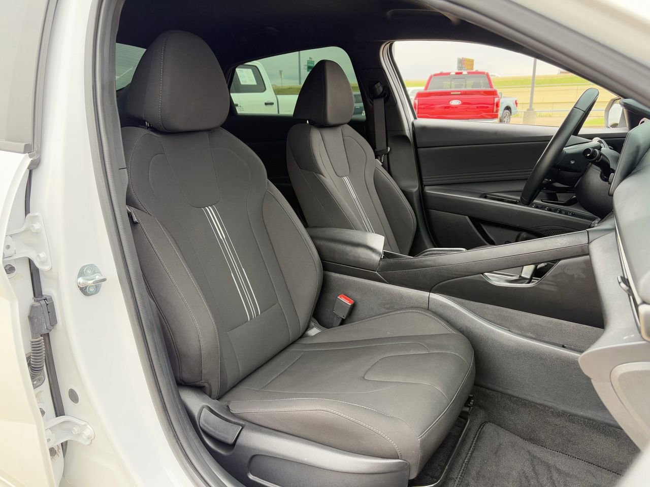 Used 2025 Hyundai Elantra Sport FWD image 31