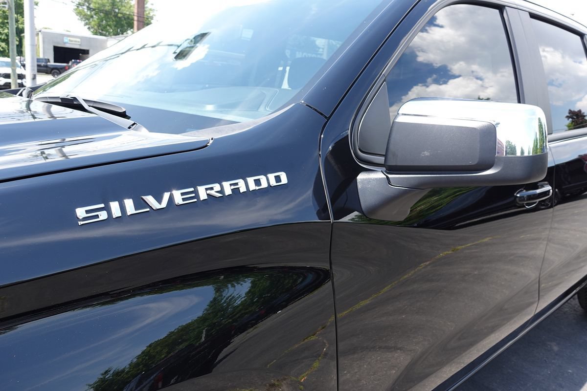 Used 2024 Chevrolet Silverado 1500 LT AWD/4WD image 9